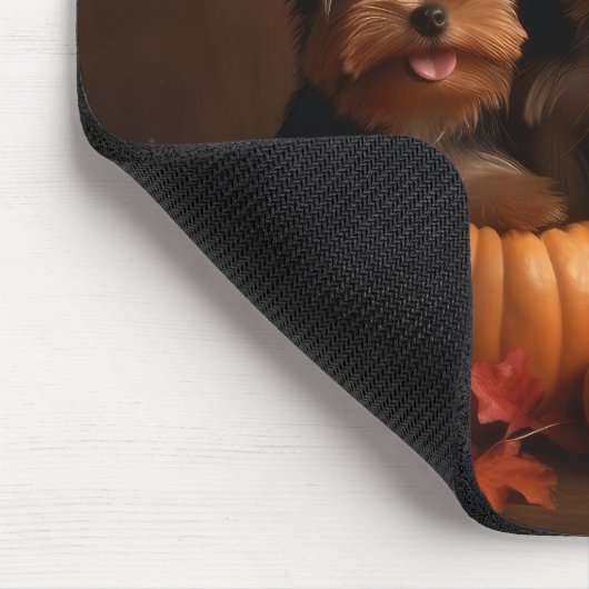 Yorkshire Terrier Welppy Autumn Delight Pumpkin Mousepad (Ecke)