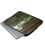 Yosemite Falls durch den Wald Laptopschutzhülle (Vorne Knopf)