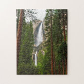 Yosemite Falls durch den Wald Puzzle (Vertikal)