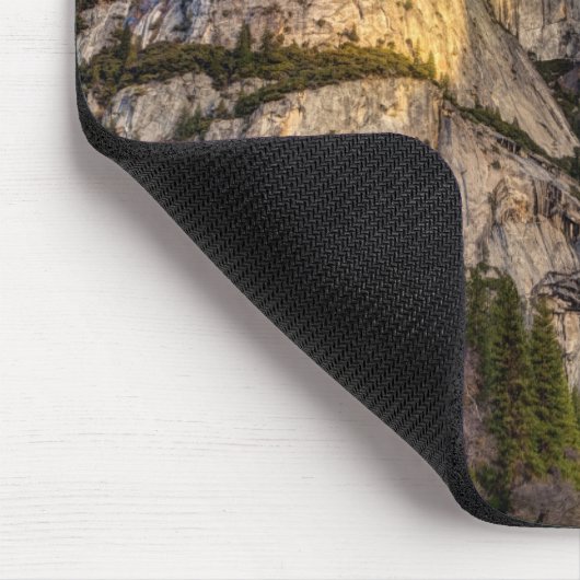 Yosemite Falls landschaftlich, Kalifornien Mousepad (Ecke)