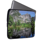 Yosemite- Fallsreflexion Laptopschutzhülle (Vorne Rechts)