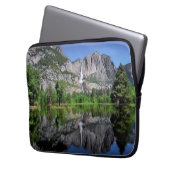 Yosemite- Fallsreflexion Laptopschutzhülle (Vorderseite Links)
