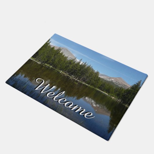 Yosemite Lake Reflection Fußmatte (Schrägansicht)