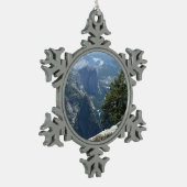 Yosemite Mountain View im Yosemite Nationalpark Schneeflocken Zinn-Ornament (Links)