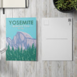 Yosemite National Park Halb Dome California Postkarte<br><div class="desc">Yosemite Vektorgrafik Design. Der Park ist berühmt für seine riesigen,  alten Sequoia-Bäume und für Tunnel View,  die ikonische Aussicht auf den Turm Bridalveil Fall und die Granitfelsen von El Capitan und Half Dome.</div>