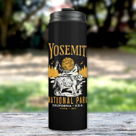 Yosemite National Park Wildlands with Vintage Wolf Thermosbecher