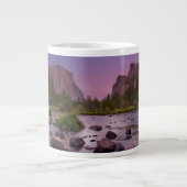 Yosemite Nationalpark an der Dämmerung Jumbo-Tasse (Vorderseite)