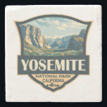 Yosemite Nationalpark Illustration Retro Abzeichen Steinuntersetzer<br><div class="desc">Yosemite Vektorgrafik Design. Der Park ist berühmt für seine riesigen,  alten Sequoia-Bäume und für Tunnel View,  die ikonische Aussicht auf den Turm Bridalveil Fall und die Granitfelsen von El Capitan und Half Dome.</div>