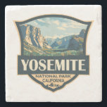 Yosemite Nationalpark Illustration Retro Abzeichen Steinuntersetzer<br><div class="desc">Yosemite Vektorgrafik Design. Der Park ist berühmt für seine riesigen,  alten Sequoia-Bäume und für Tunnel View,  die ikonische Aussicht auf den Turm Bridalveil Fall und die Granitfelsen von El Capitan und Half Dome.</div>