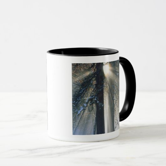 Yosemite-Nationalpark - Sonnenstrahlen streaming Tasse (VorderseiteRechts)