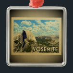 Yosemite Nationalpark Vintage Ornament Aus Metall<br><div class="desc">Ein cooler,  Vintager Yosemite-Ornament mit der berühmten Halbkuppel dieses wunderschönen Nationalparks.</div>