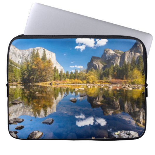 Yosemite-Tal im Fall Laptopschutzhülle (Vorderseite)