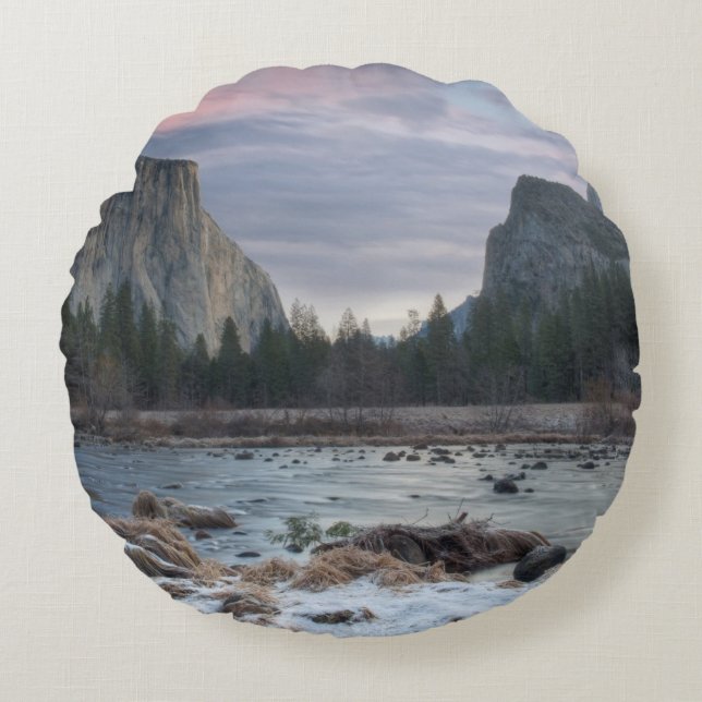 Yosemite-Tal Rundes Kissen (Vorderseite)