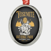Yosemite Woodland Scenery with Retro Wolf Ornament Aus Metall (Links)
