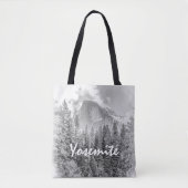 Yosemite's Half Dome im Winter mit Yosemite Text Tasche (Vorderseite)