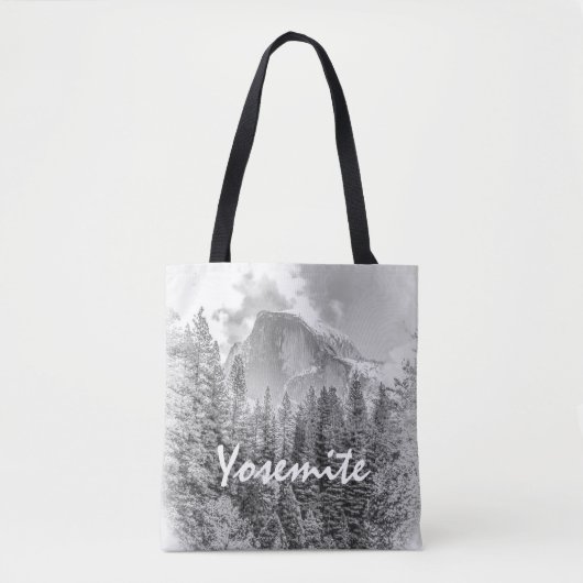 Yosemite's Half Dome im Winter mit Yosemite Text Tasche (Vorderseite)