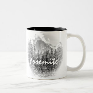 Yosemite's Half Dome im Winter mit Yosemite Text Zweifarbige Tasse