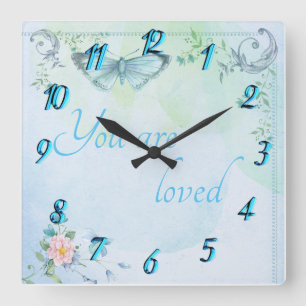 "You are loved" Blue Butterfly Quadratische Wanduhr
