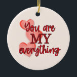 "You are My Everything" WIth Pink and Red Hearts Keramik Ornament<br><div class="desc">Dieser süße Ornament würde einen großen Valentinstag oder ein Jubiläum Geschenk machen. Aber es wäre auch ein großes Überraschungsgeschenk für jeden Tag, wenn Sie wollte, jemandem zu sagen, dass Sie sie Liebe und wie besonders sie sind für Sie. Auf der Vorderseite steht ein Text in rot, der sagt: "Du bist...</div>