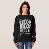 You Can Be A Mess And Still Be A Good Mama Sweatshirt (Vorne ganz)