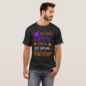 You Can t Scare Me Funny 1st Grade Teacher Hallowe T-Shirt (Vorne ganz)