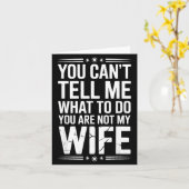 You Can’t Tell Me, Not My Wife Tee Funny Quote Karte (Gelbe Blume)