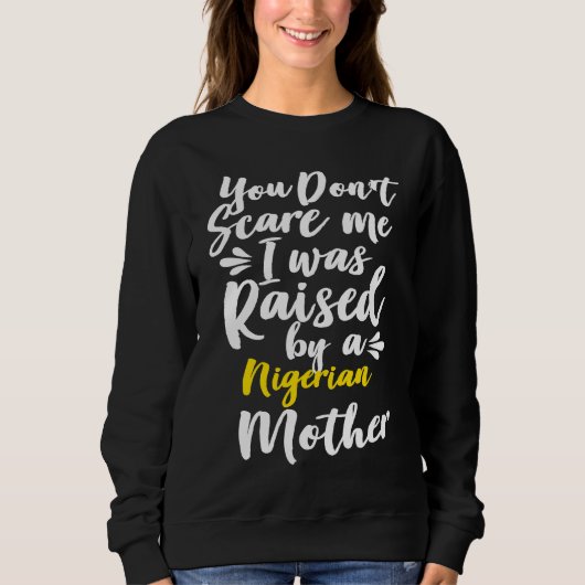 You Don't Scare Me I Was Raised By A Nigerian Sweatshirt (Vorderseite)