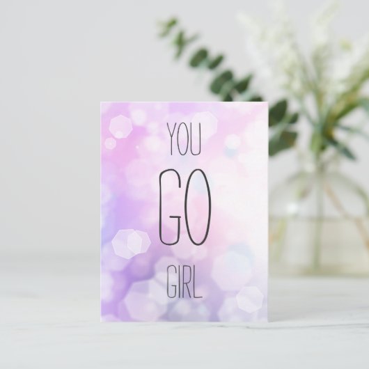 You Go Girl - Lila Bokeh Inspiration Zitat Postkarte (Stehend Vorderseite)