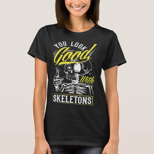 You Look Good With Skeletons Dark Goth T-Shirt (Vorderseite)