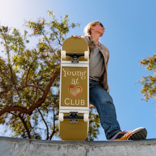 Young at Heart Club Skateboard (Außenbereich 1)