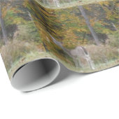 Young Bambi Deer mit Fallbäumen. Geschenkpapier (Rolleneckpunkt)