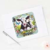 Young Calf mit Blumenreath und Schmetterlingen Quadratischer Aufkleber (Umschlag)