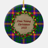 Young Clan Abzeichen & Tartan Personalisiert Weihn Keramik Ornament (Hinten)