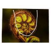 Young Fern Blätter Große Geschenktüte (Rückseite)