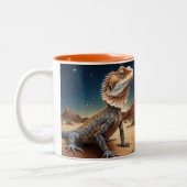 Young Frill-halted Lizard Wildlife Scene Zweifarbige Tasse (Links)
