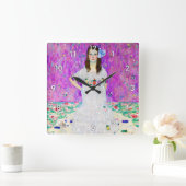 Young Girl, Gustav Klimt Quadratische Wanduhr (Zuhause)