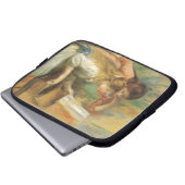 Young Girls at Piano von Pierre Renoir Laptopschutzhülle (Vorne Knopf)