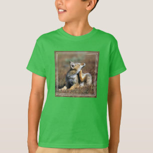 Young Grey Fox im Torres Del Paine Nationalpark T-Shirt