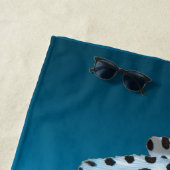 Young Grouper - glänzender blauer Hintergrund | Strandtuch (Beispiel)