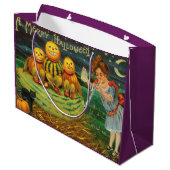 Young Hexe's Brew: Pumpkin Men on Magick Altar Große Geschenktüte (Rückseite Schrägansicht)