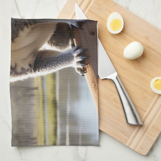 Young Koala am See Geschirrtuch (Viertel Falte)