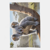 Young Koala am See Geschirrtuch (Vertikal)