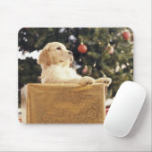 Young Labrador Leaning an a Christmas Present Mousepad (Mit Mouse)