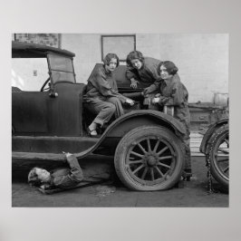 Young Lady Auto Mechanics, 1927. Vintages Foto Poster