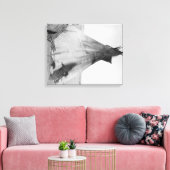 Young Oglala Indian Girl mit Welpe außerhalb von T Leinwanddruck (Insitu (Wohnzimmer))