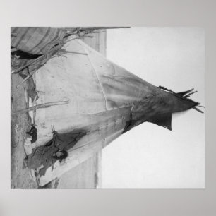 Young Oglala Indian Girl mit Welpe außerhalb von T Poster