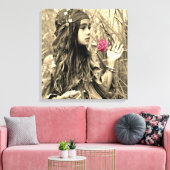 Young Sinti und Roma Girl Canvas Print Leinwanddruck (Insitu (Wohnzimmer))