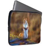 Young Squirrel Stehend Tal Laptopschutzhülle (Vorne Rechts)
