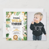 Young Wild and Three Birthday laden Safari Party e Einladung (Vorderseite)