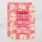 Young Wild and Three | Groovy Daisy Dritter Geburt Einladung (Vorne/Hinten)